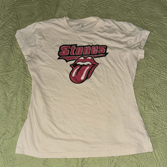 Rolling Stones cream colored t shirt with signature red tongue - Picture 2 of 9